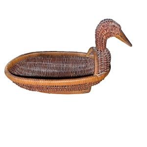 VINTAGE DUCK WICKER BASKET WOVEN With WOOD BEAK Country Farmhouse Deco